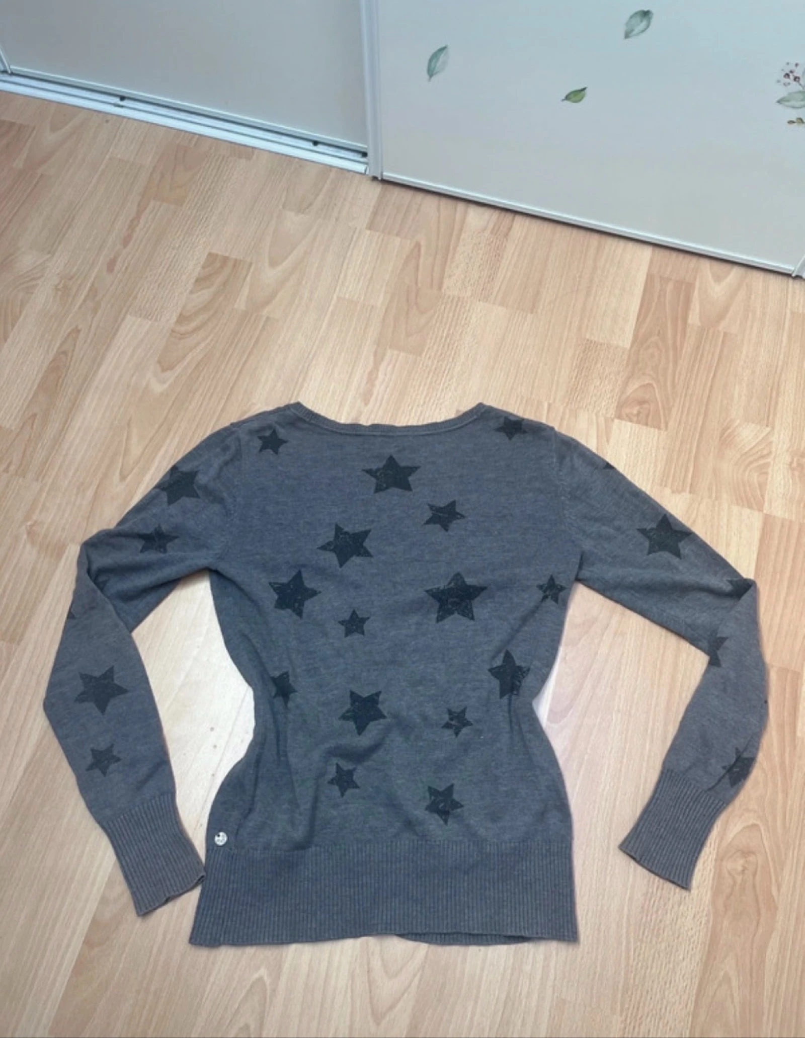 gilete cinza com estrelas y2k – photo 4